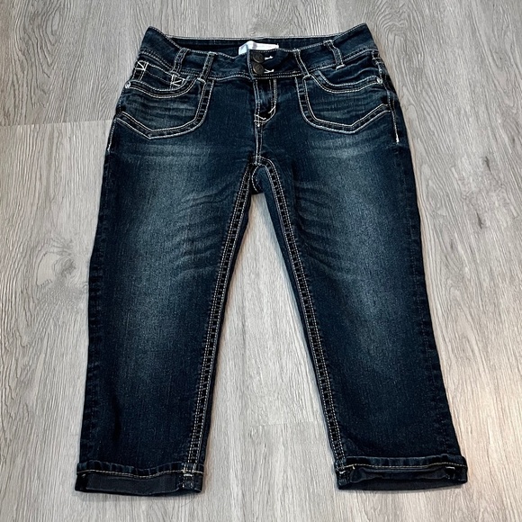 Women's No Boundaries Embellished Curvy Low Rise Jean Capri's (Junior, Size 9) - Picture 1 of 11